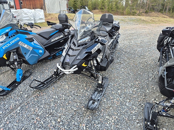 Polaris S4 TITAN 155 Adventure 2 of 4