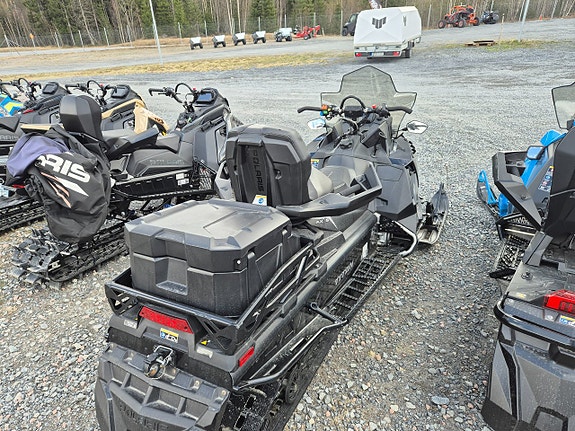 Polaris S4 TITAN 155 Adventure 3 of 4