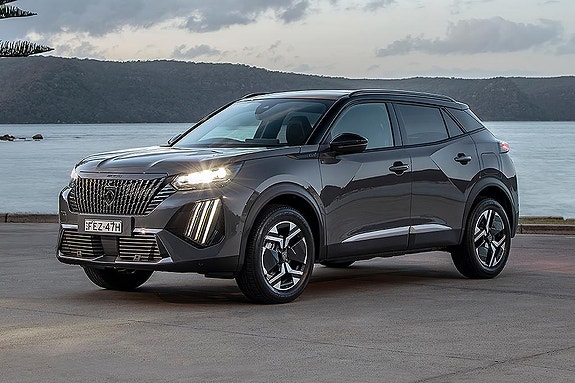 Peugeot 2008 2 of 5
