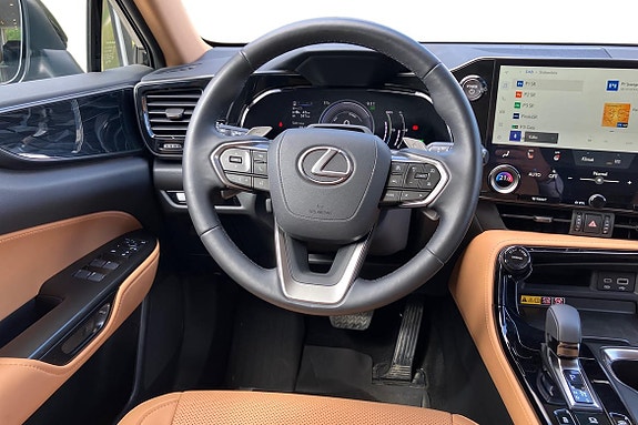 Lexus NX450h+ 8 of 18