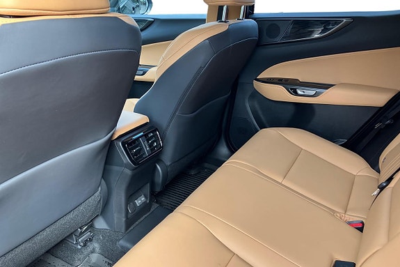 Lexus NX450h+ 11 of 18