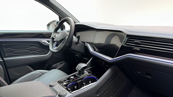 Volkswagen Touareg 12 of 16