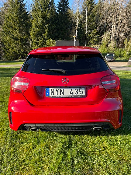 Mercedes-Benz A180 3 of 5