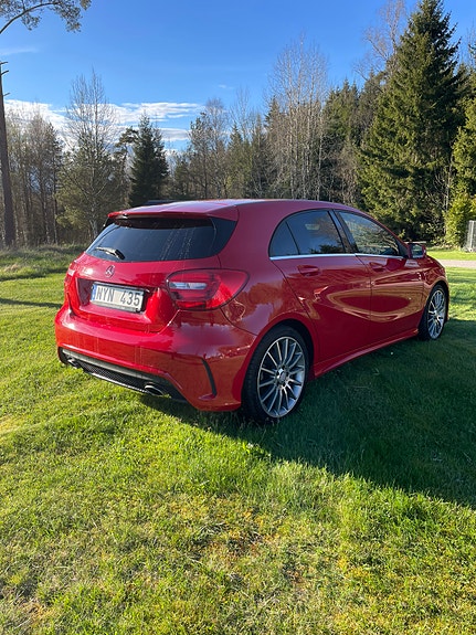 Mercedes-Benz A180 2 of 5