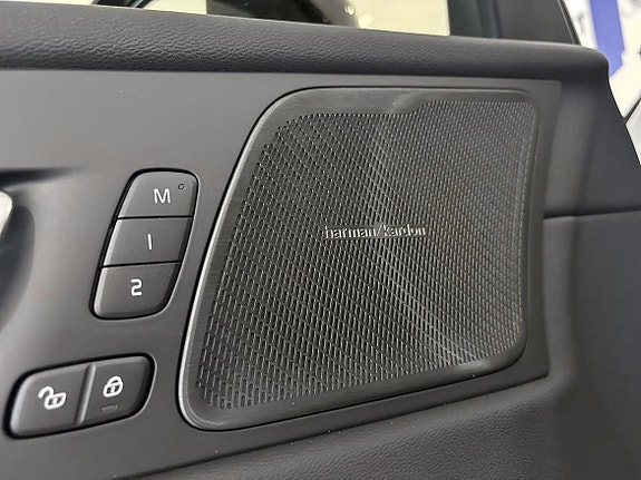 Volvo XC60 16 of 24