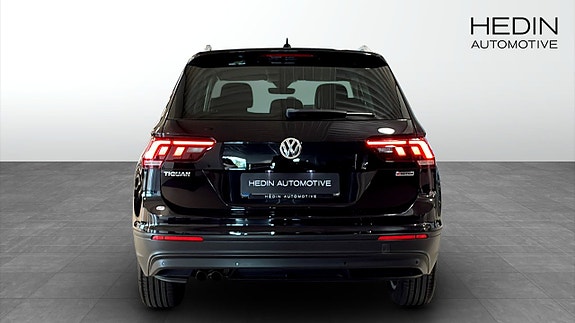 Volkswagen Tiguan 7 of 12
