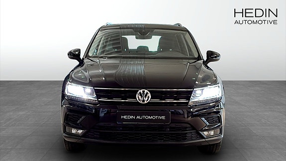 Volkswagen Tiguan 8 of 12
