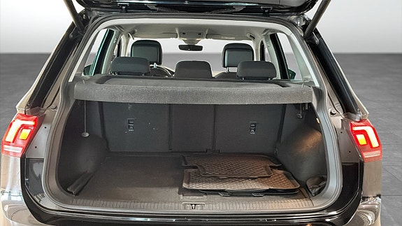Volkswagen Tiguan 10 of 12