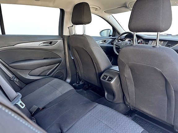 Opel Insignia 12 of 16
