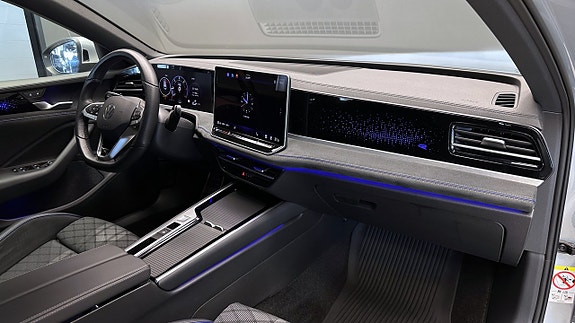 Volkswagen Passat 7 of 23