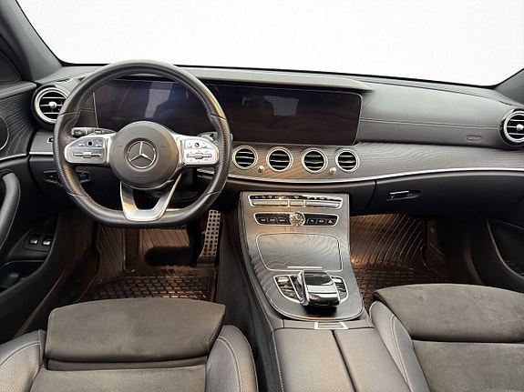 Mercedes-Benz E200 13 of 30