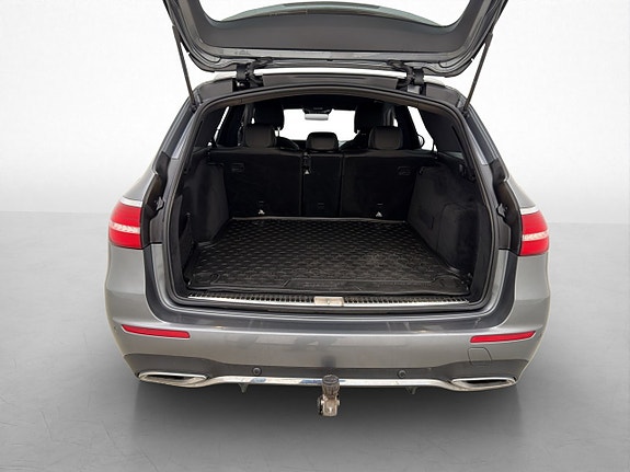 Mercedes-Benz E200 11 of 30
