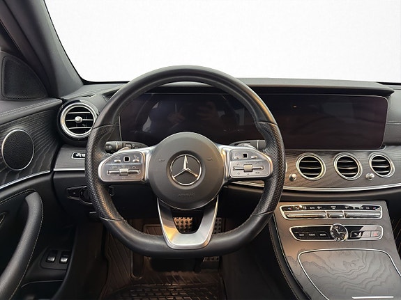 Mercedes-Benz E200 14 of 30