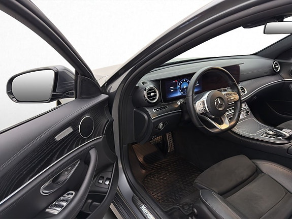 Mercedes-Benz E200 15 of 30