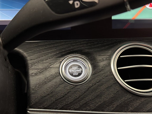 Mercedes-Benz E200 25 of 30