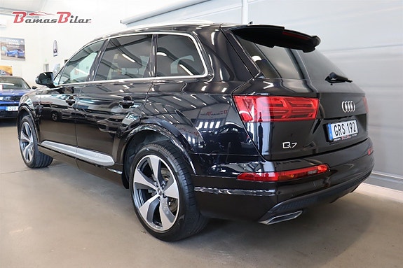 Audi Q7 3 of 5