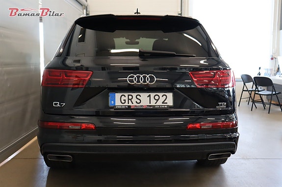 Audi Q7 4 of 5