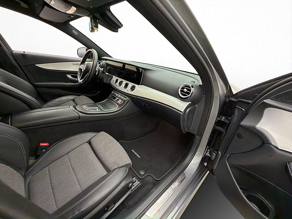 Mercedes-Benz E300 8 of 30