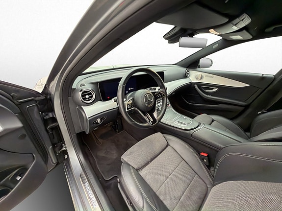 Mercedes-Benz E300 16 of 30