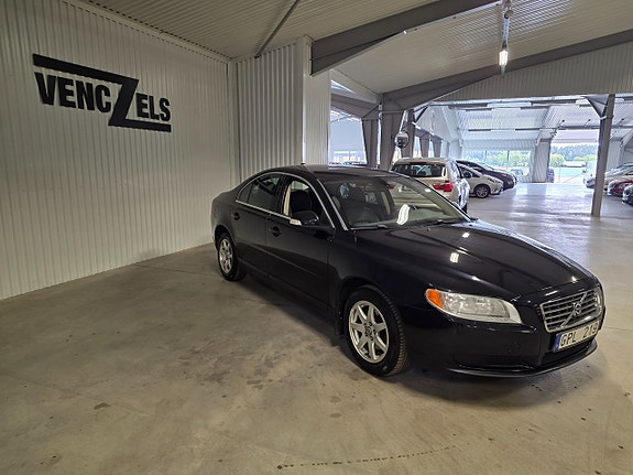 Volvo S80 2 of 9