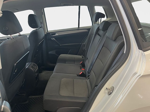 Volkswagen Golf Sportsvan 10 of 18