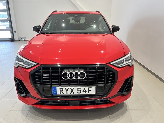 Audi Q3 2 of 5