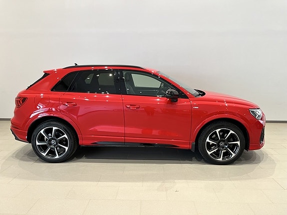 Audi Q3 3 of 5