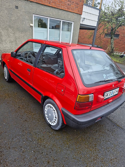 Nissan Micra 2 of 4