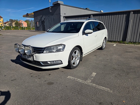 Volkswagen Passat 2 of 5