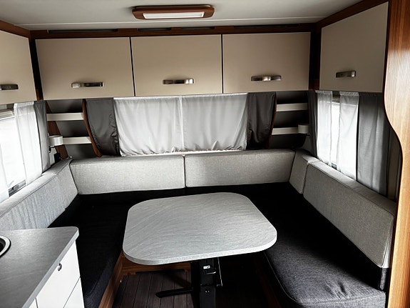 Weinsberg 740 UDF Ice Edition 6 of 12