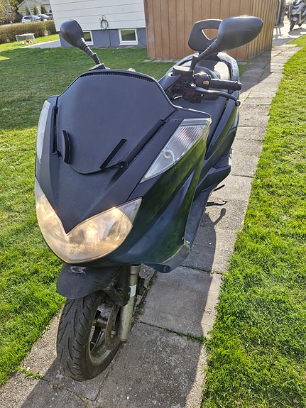 Yamaha YP400 Majesty 2 of 3