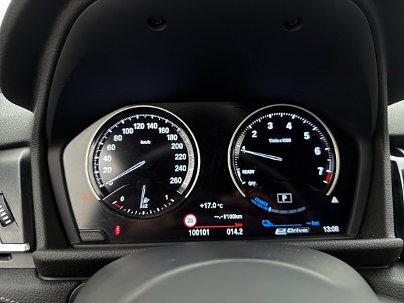 BMW 225xe 15 of 25