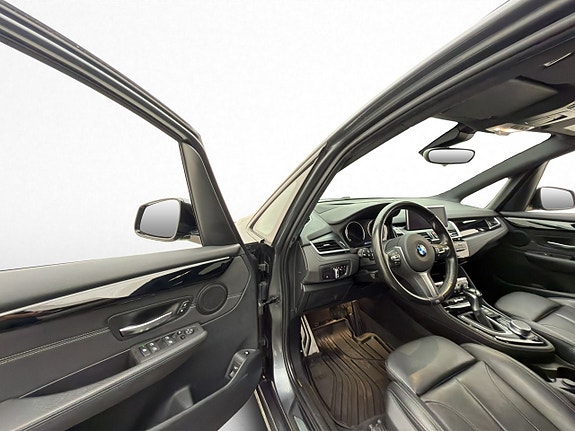 BMW 225xe 8 of 25