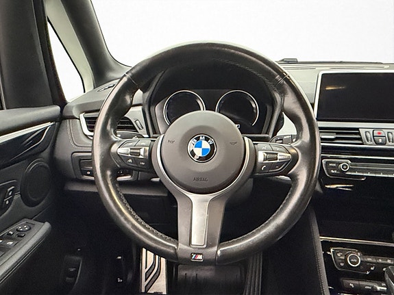 BMW 225xe 11 of 25