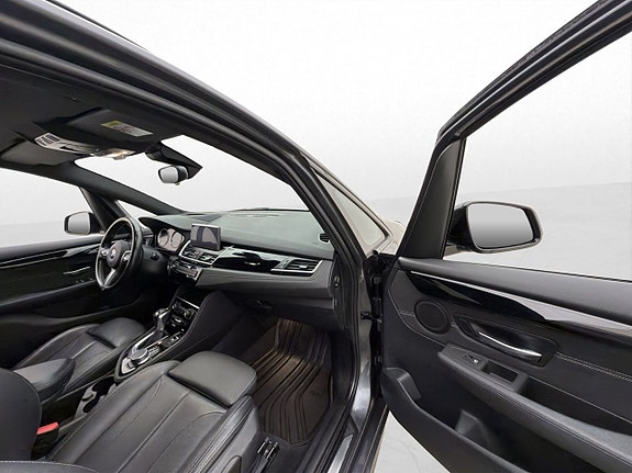 BMW 225xe 23 of 25