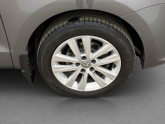 Volkswagen Polo 24 of 24