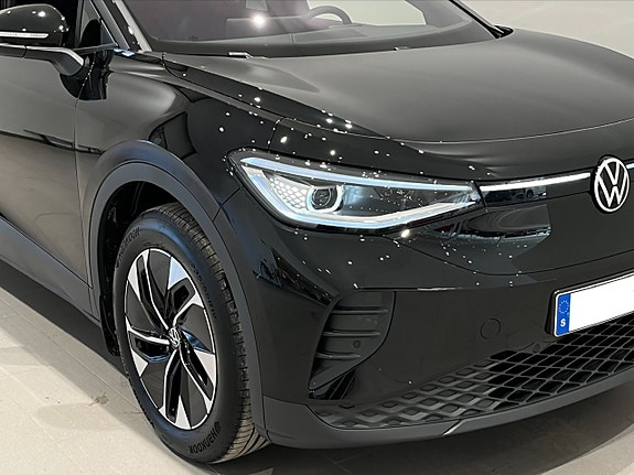 Volkswagen ID.4 2 of 18