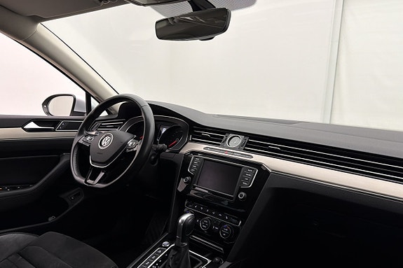 Volkswagen Passat 20 of 26