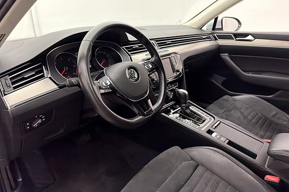 Volkswagen Passat 9 of 26