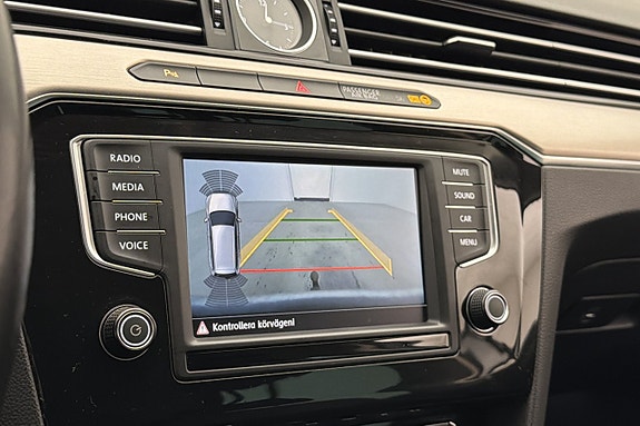 Volkswagen Passat 19 of 26