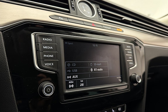Volkswagen Passat 17 of 26