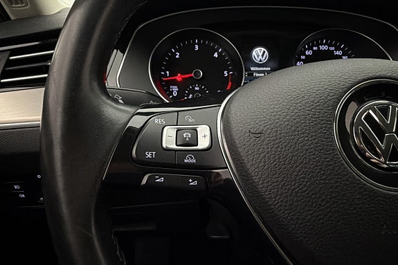 Volkswagen Passat 12 of 26