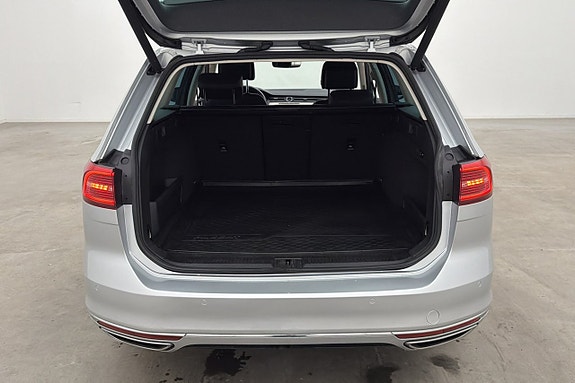 Volkswagen Passat 24 of 26