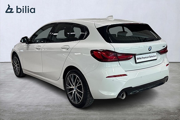 BMW 118i 2 of 5