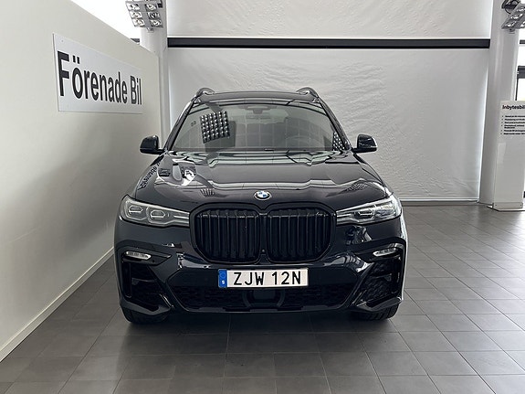 BMW X7 2 of 5
