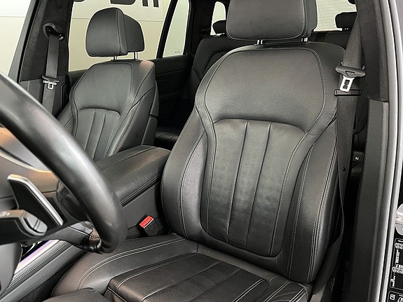BMW X7 8 of 18