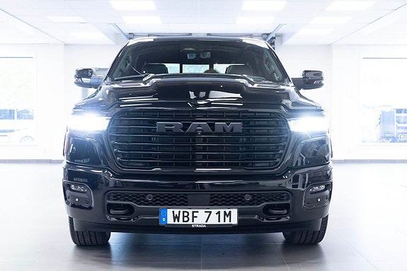 Dodge RAM 1500 2 of 5