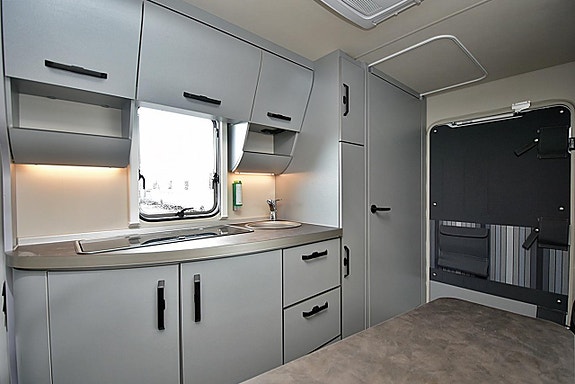 Knaus 480 QL Sport & Fun Black Selection, Dubbelbädd 8 of 23