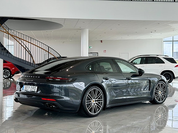 Porsche Panamera 4S 2 of 5