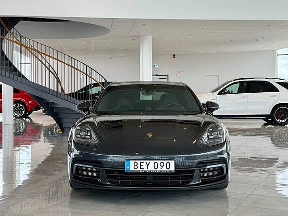 Porsche Panamera 4S 3 of 5